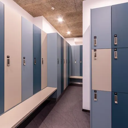 Campus 90 - Free Parking Warna