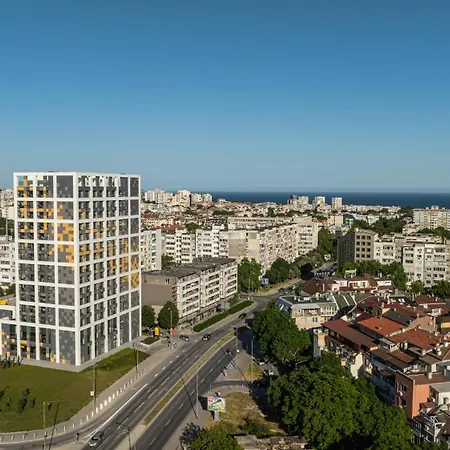 Campus 90 - Free Parking Warna