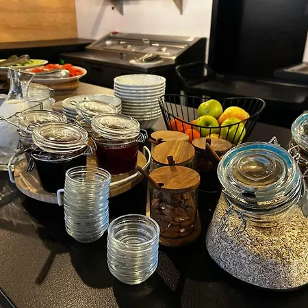 Hotel Campus 90 - Free Parking Warna