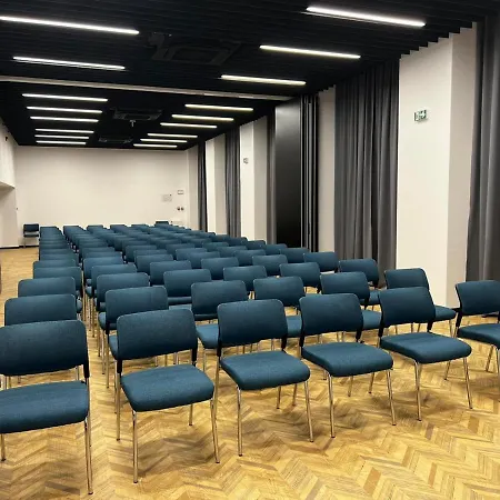 Готель Campus 90 - Free Parking 4*