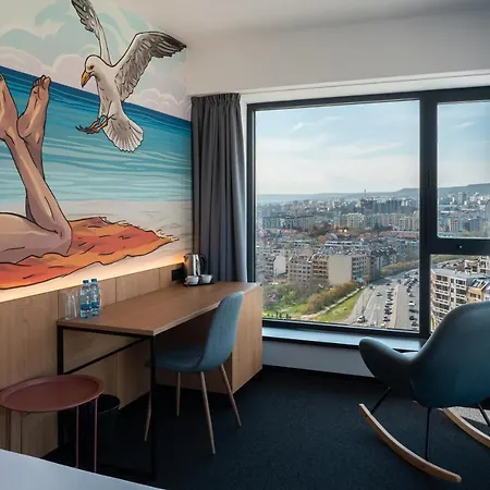 Campus 90 - Free Parking Готель 4*