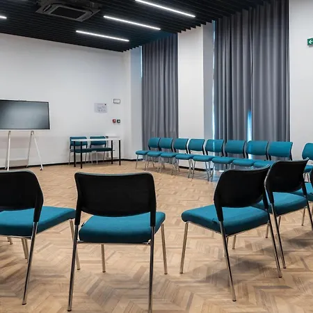 Готель Campus 90 - Free Parking 3*