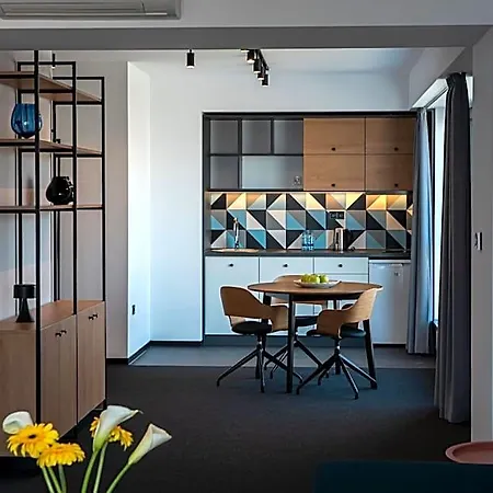 Campus 90 - Free Parking Hotel