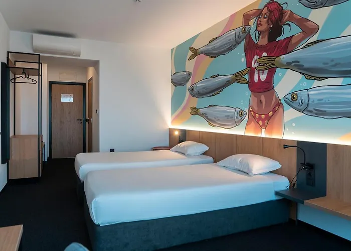 Campus 90 - Free Parking מלון