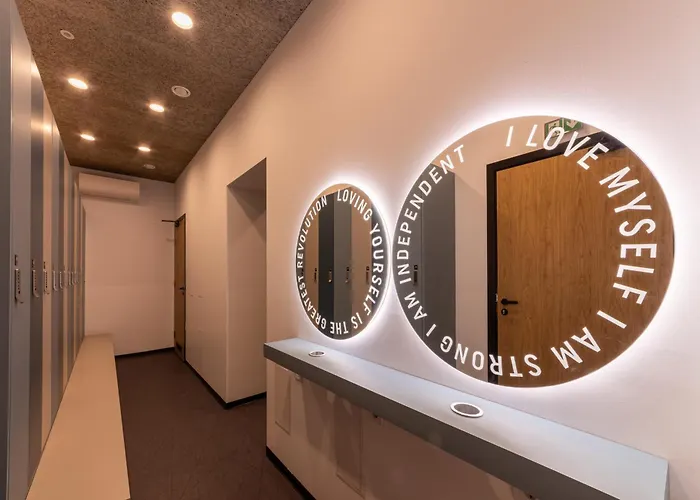 Campus 90 - Free Parking