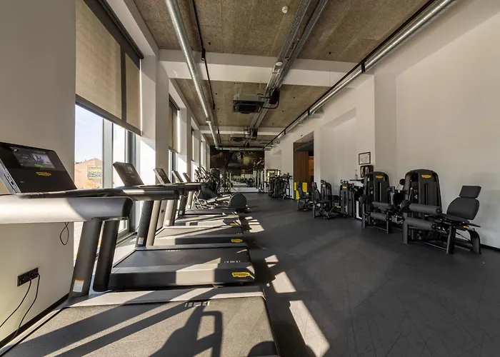 Campus 90 - Free Parking מלון וארנה