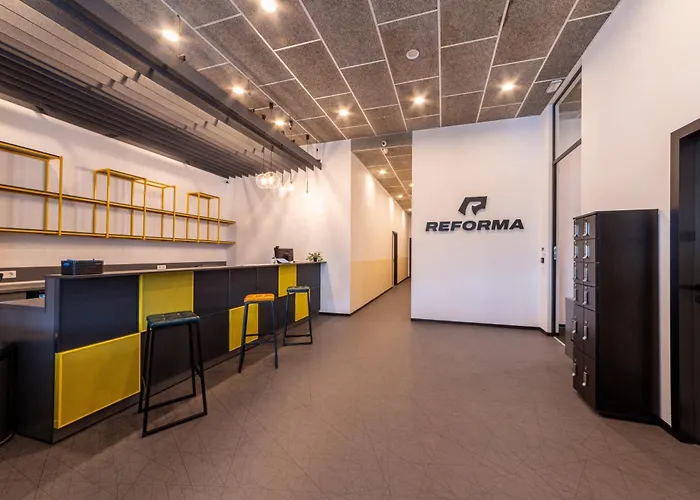 Campus 90 - Free Parking מלון